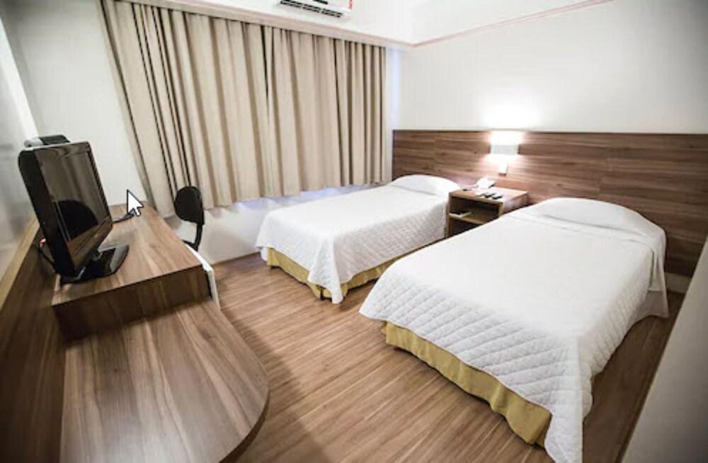 Hotel Mogano Business Hotel- Eletroposto Chapecó
